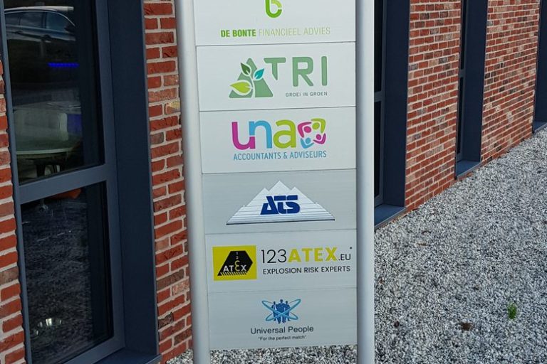 case-reclamebord-pyloonbord-bedrijventerrein